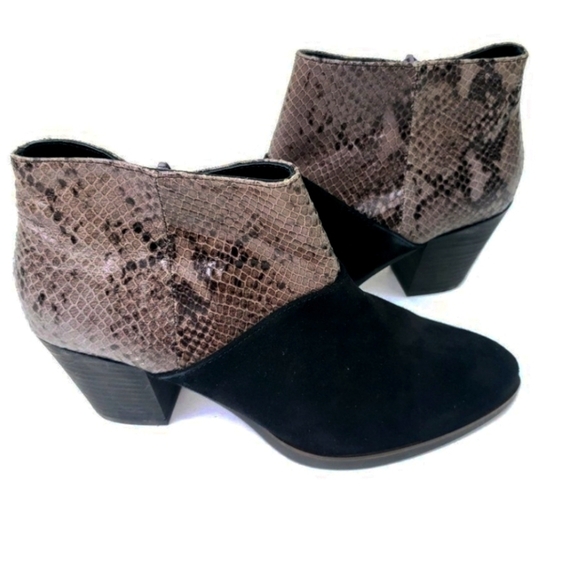 Eric Michael Shoes - Eric Michael snake skin print bootie sz 40 nib!